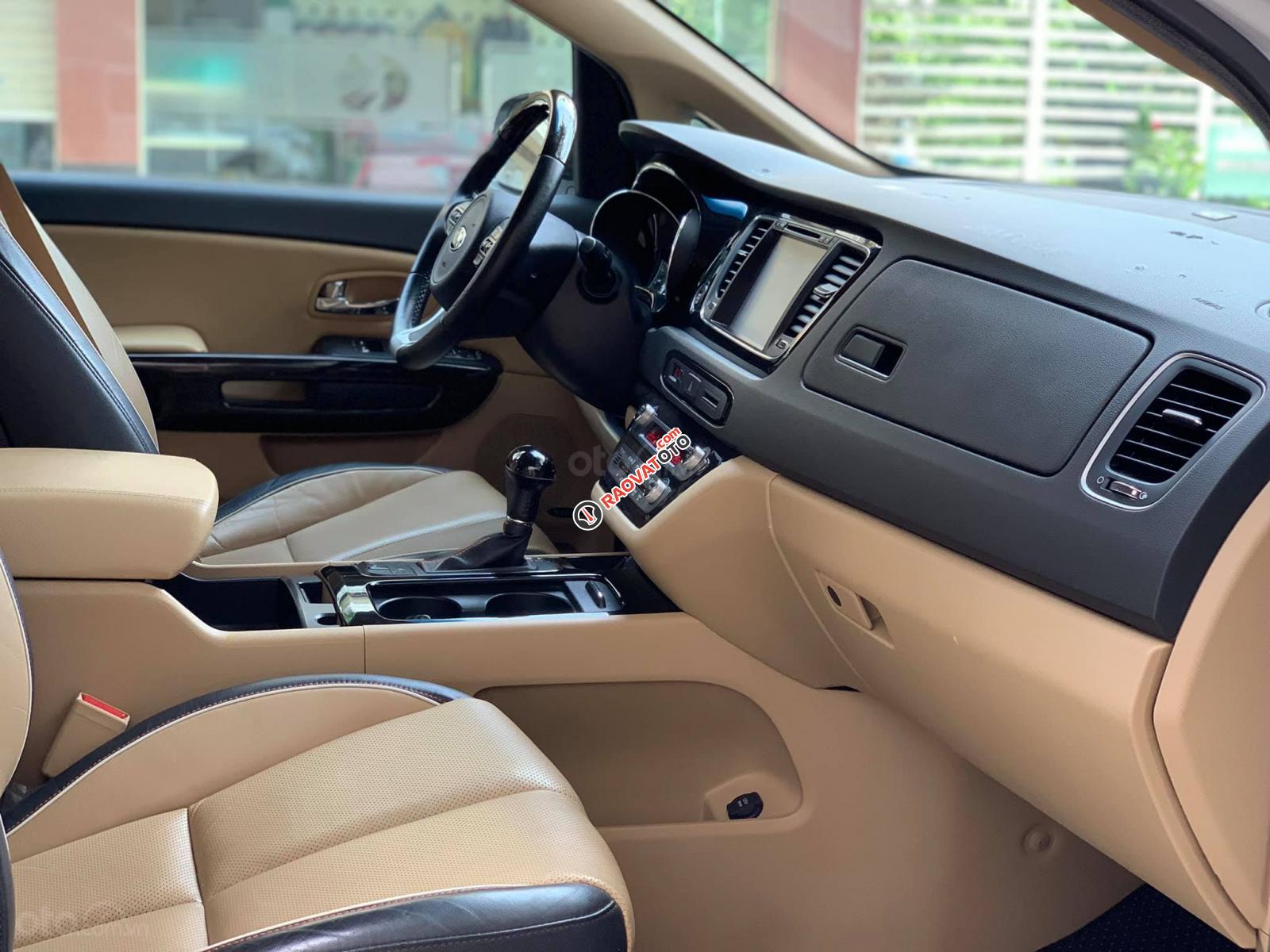 Bán xe Kia Sedona 3.3 GATH 2016, màu trắng, xe gia đình đi ít, giữ gìn, xe như mới-7