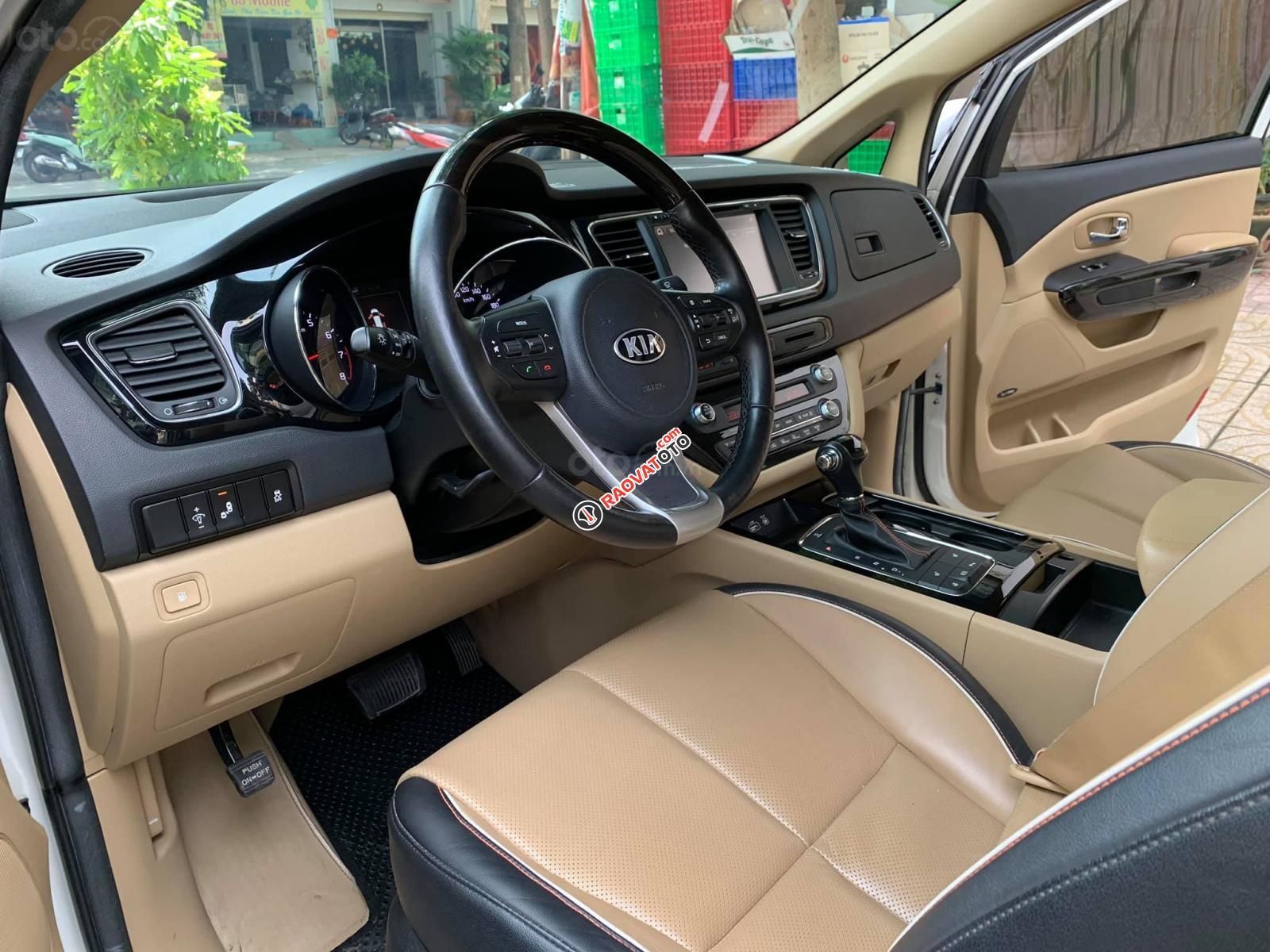 Bán xe Kia Sedona 3.3 GATH 2016, màu trắng, xe gia đình đi ít, giữ gìn, xe như mới-0