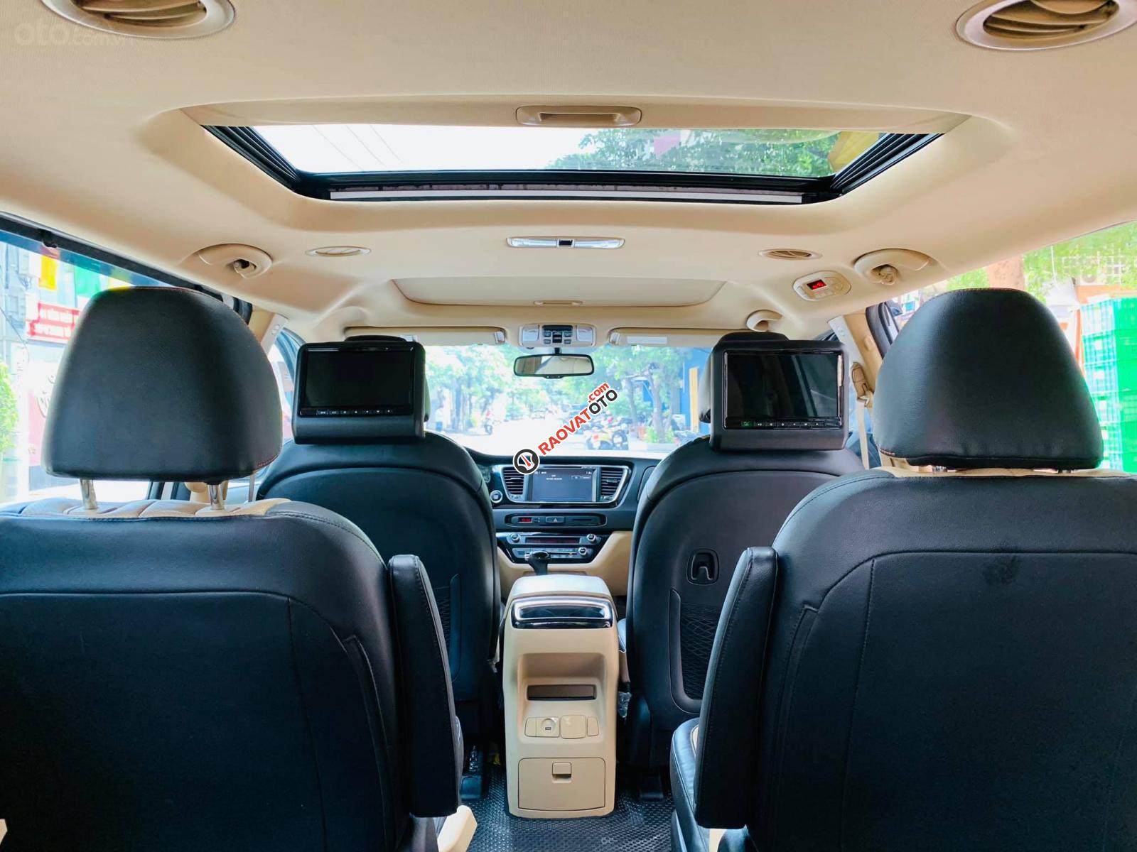 Bán xe Kia Sedona 3.3 GATH 2016, màu trắng, xe gia đình đi ít, giữ gìn, xe như mới-9