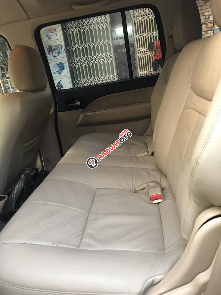 Cần bán xe Ford Everest 2011 số sàn máy dầu, màu hồng phấn-3