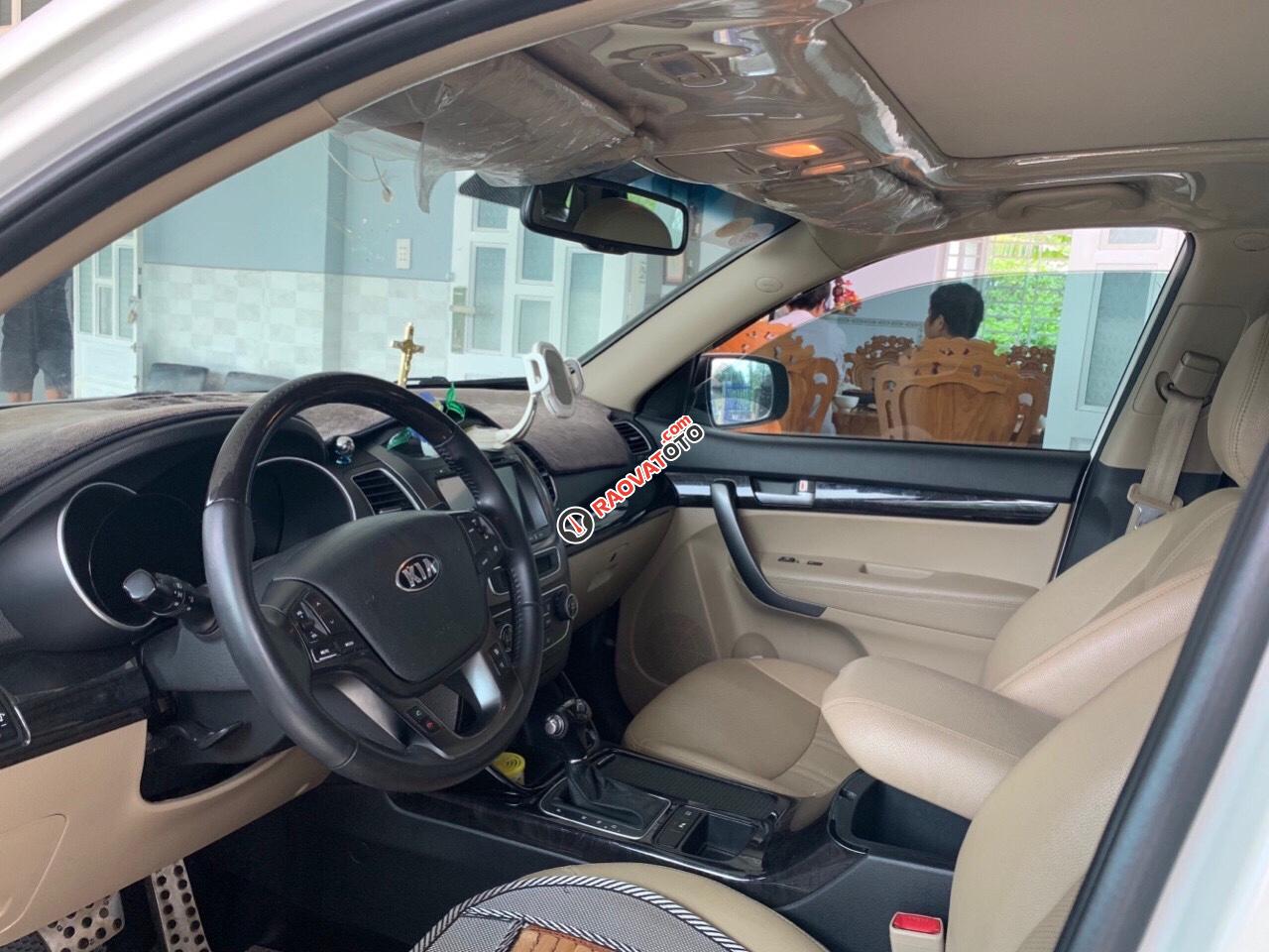 Cần bán Kia Sorento DATH sản xuất 2017, xe máy dầu, số tự động-1