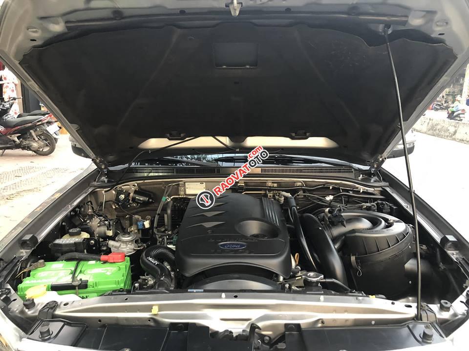 Cần bán xe Ford Everest 2011 số sàn máy dầu, màu hồng phấn-1