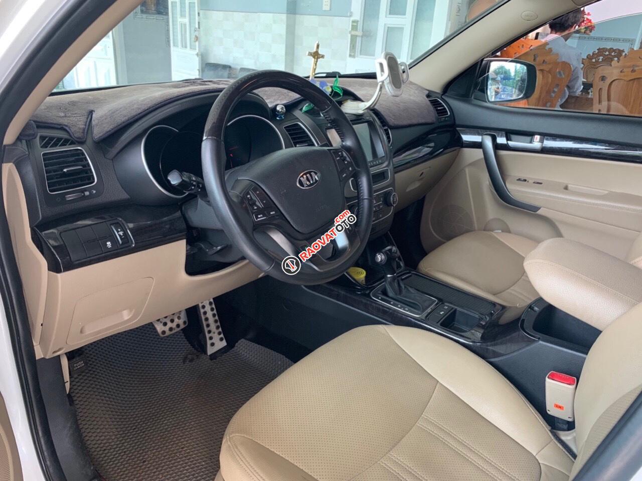 Cần bán Kia Sorento DATH sản xuất 2017, xe máy dầu, số tự động-3