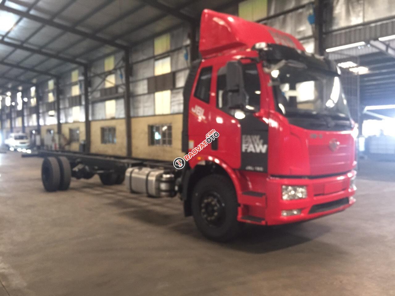 Bán xe ô tô tải thùng dài 9.7m, tải trong 17.9 tấn, nhãn hiệu Faw nhập khẩu 2017-0