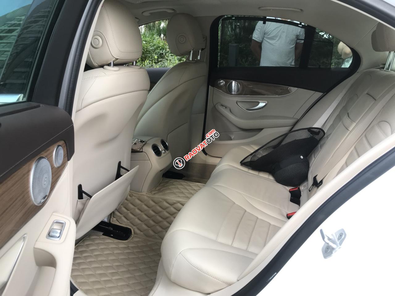 Chính chủ bán Mercedes C250 Exclusive model 2017, màu trắng, nội thất kem, siêu hot, giá 1tỷ 280 triệu-2