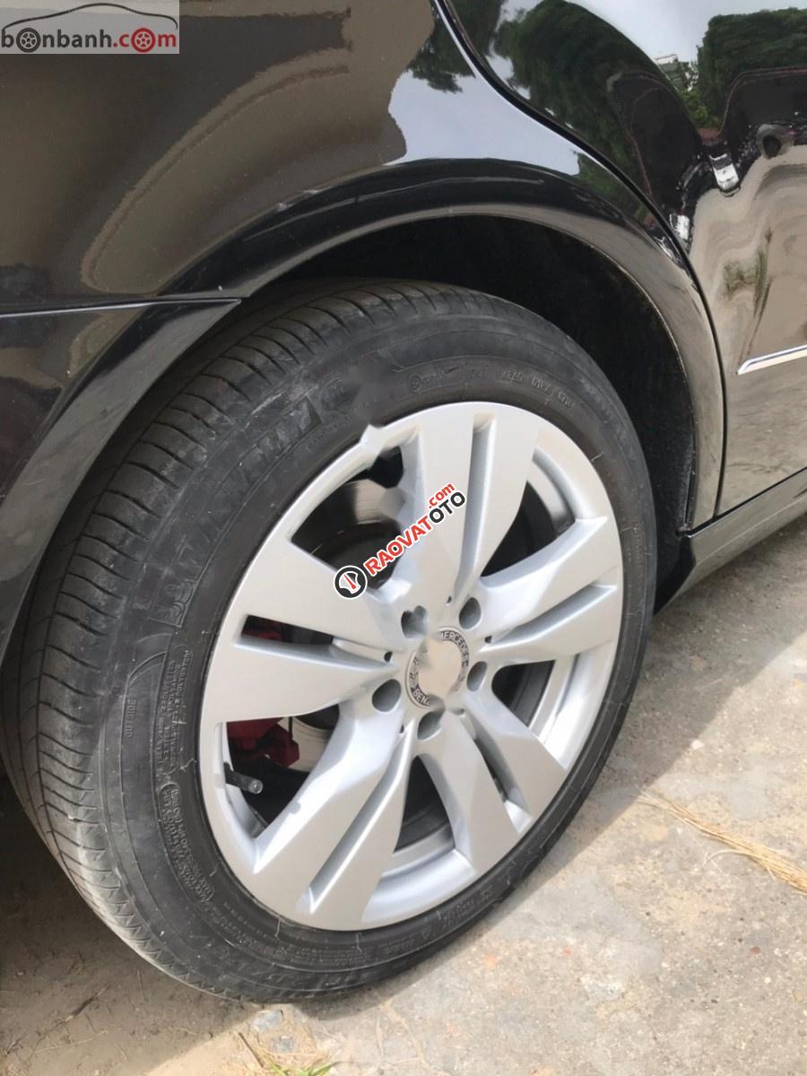 Bán Mercedes E250 sản xuất năm 2011, màu đen, xe như mới -1
