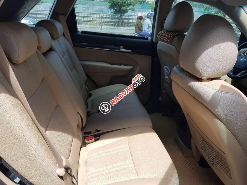 Bán xe Kia Sorento 2.4 đời 2016, màu đen như mới-2