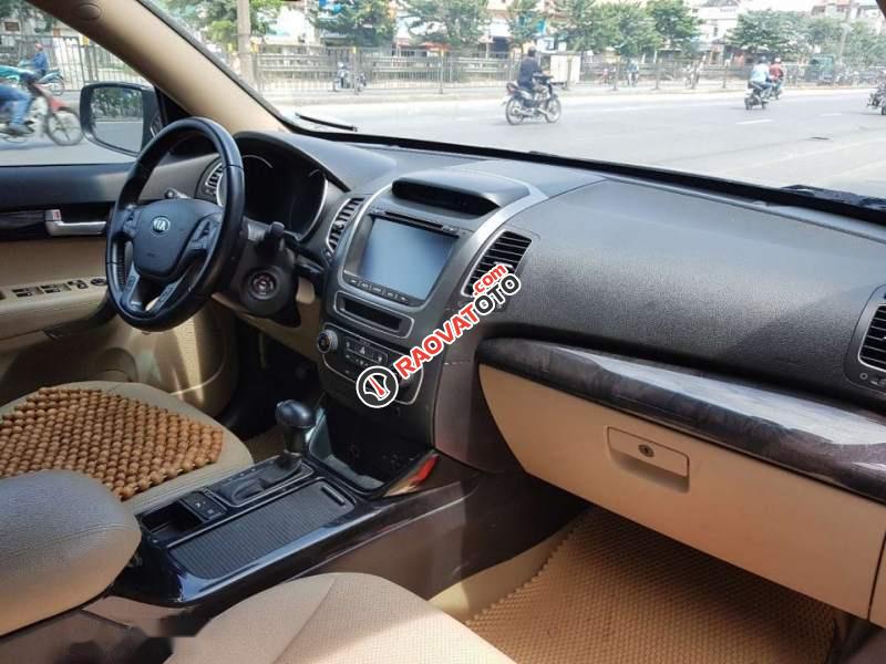 Bán xe Kia Sorento 2.4 đời 2016, màu đen như mới-3