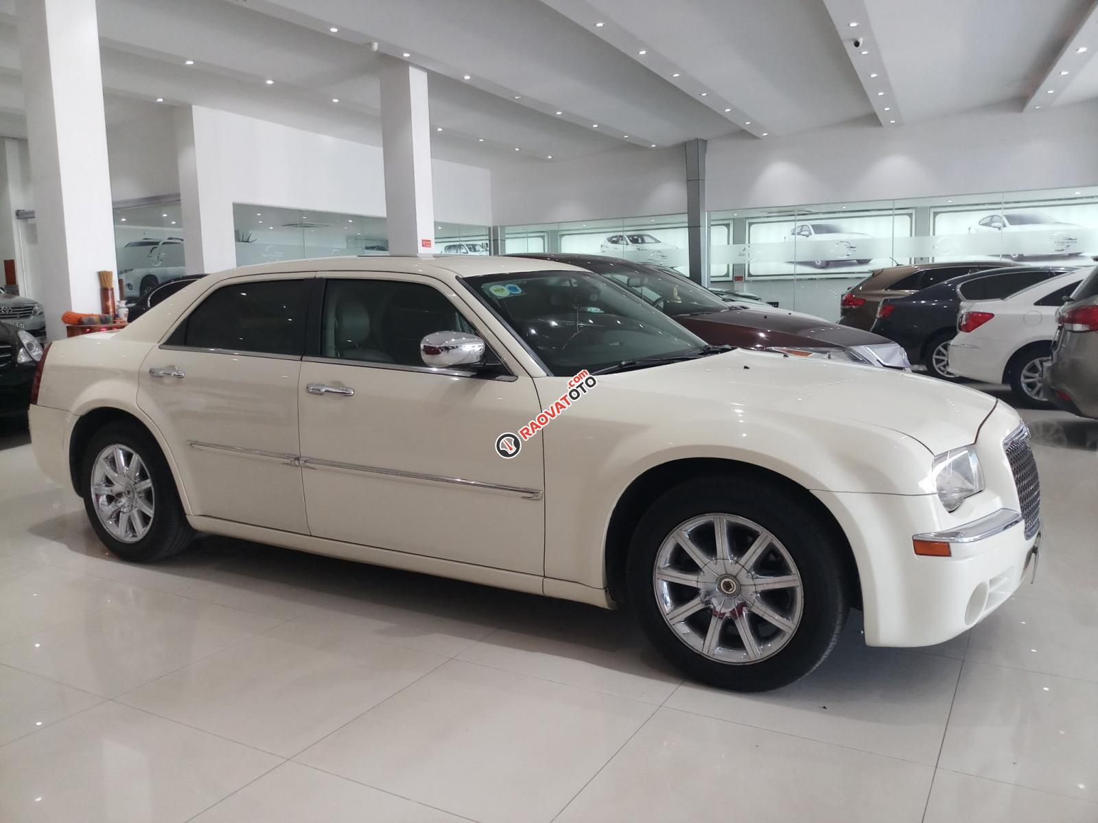 Cần bán xe Chrysler 300 3.5AT đời 2010, màu trắng, xe nhập-1