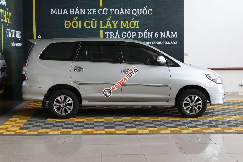 Cần bán xe Toyota Innova E 2.0MT năm 2016, màu bạc, giá tốt-4