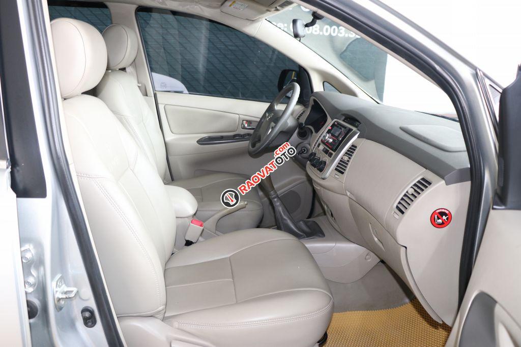 Cần bán xe Toyota Innova E 2.0MT năm 2016, màu bạc, giá tốt-5