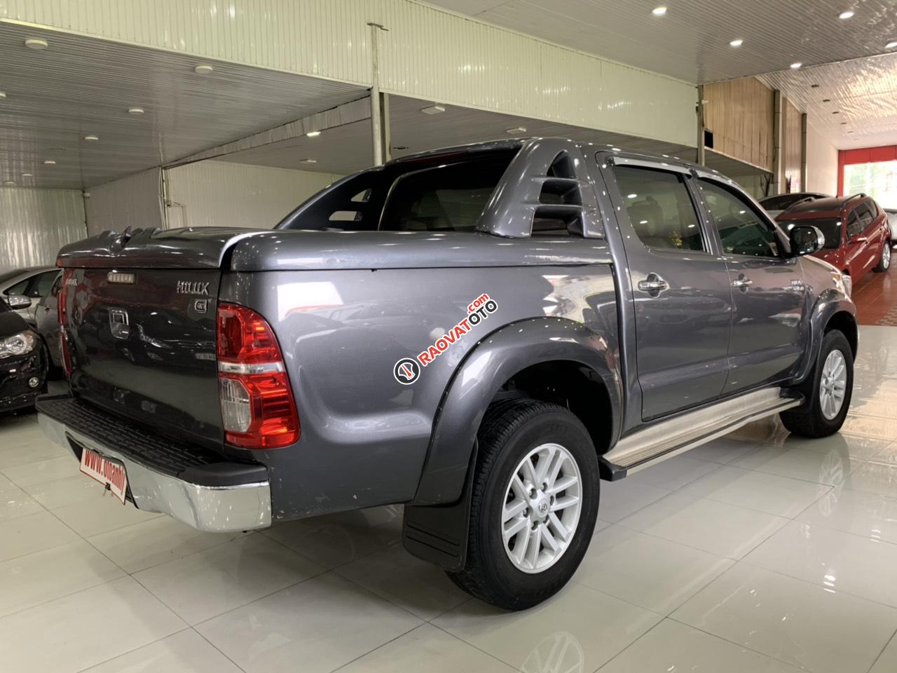 Cần bán xe Toyota Hilux sản xuất 2014 giá tốt-7