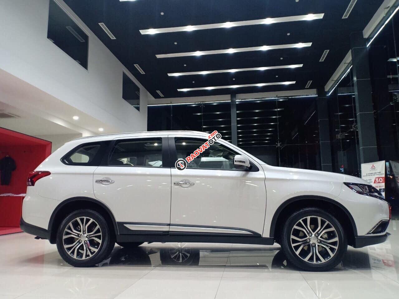 Mitsubishi Huế bán ô tô Mitsubishi Outlander 7 chỗ khuyến mãi khủng, giá tốt, liên hệ 0934.674.616.-5