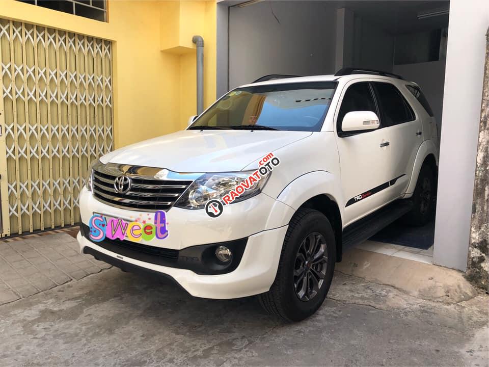 Bán Toyota Fortuner Sportivo 2014 tự động, trắng, xe zin đẹp lộng lẫy-1