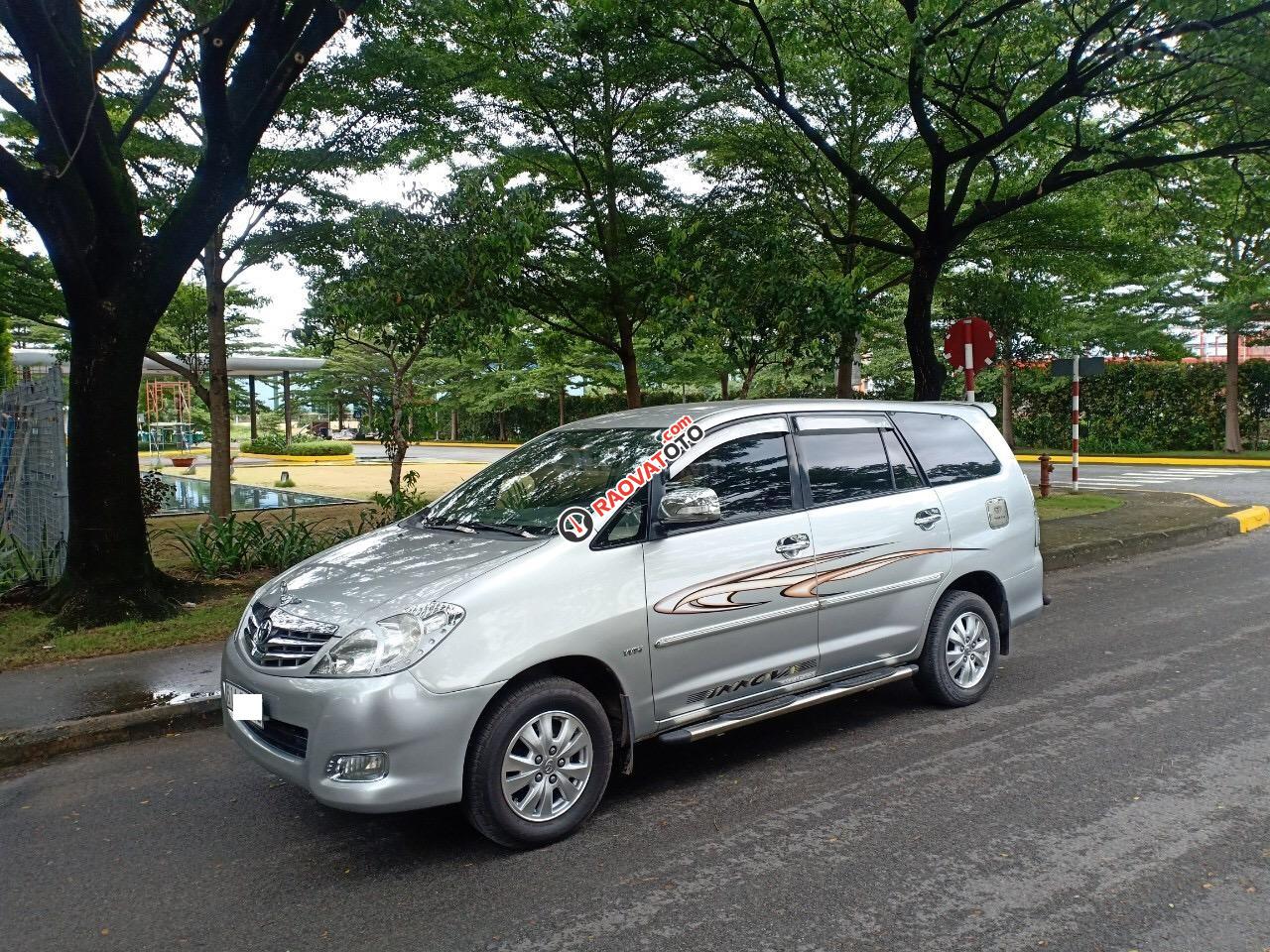 Bán xe Toyota Innova 2.0 2009, bản số tự động, nhà chạy cần bán 380 triệu-1