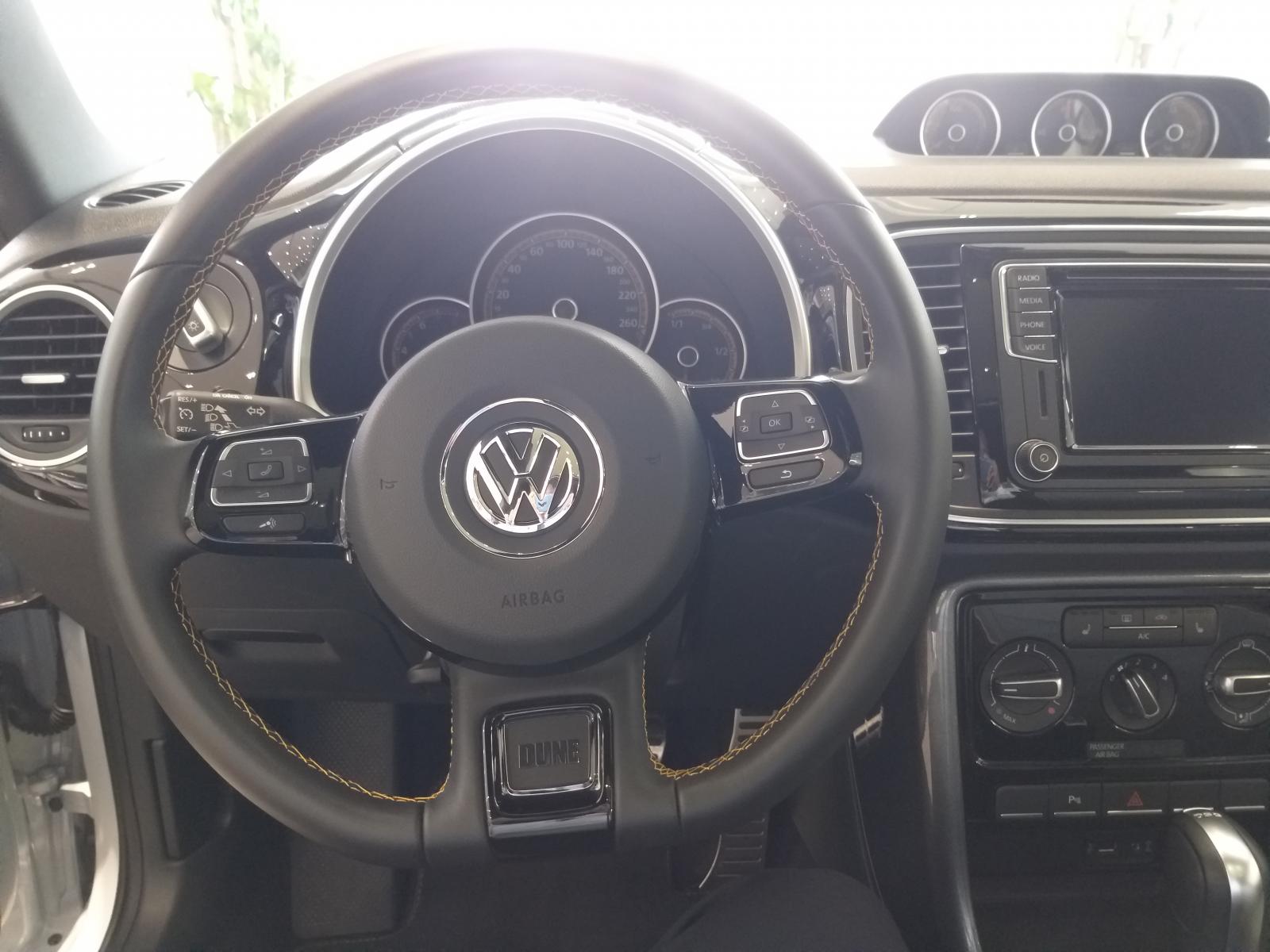 Bán ô tô Volkswagen Beetle Dune 2018, màu bạc, nhập khẩu nguyên chiếc-1