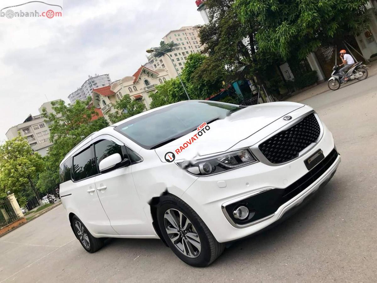 Bán xe Kia Sedona 2.2 CRDi AT năm 2017, màu trắng-8