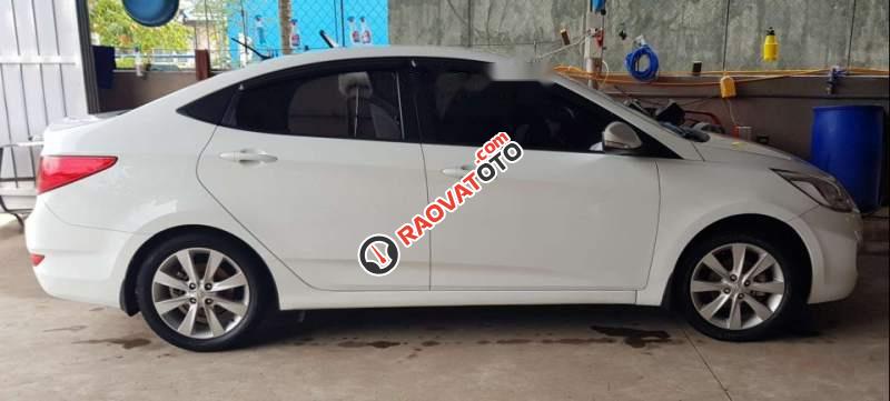 Bán Hyundai Accent sản xuất năm 2015, màu trắng, nhập khẩu-2