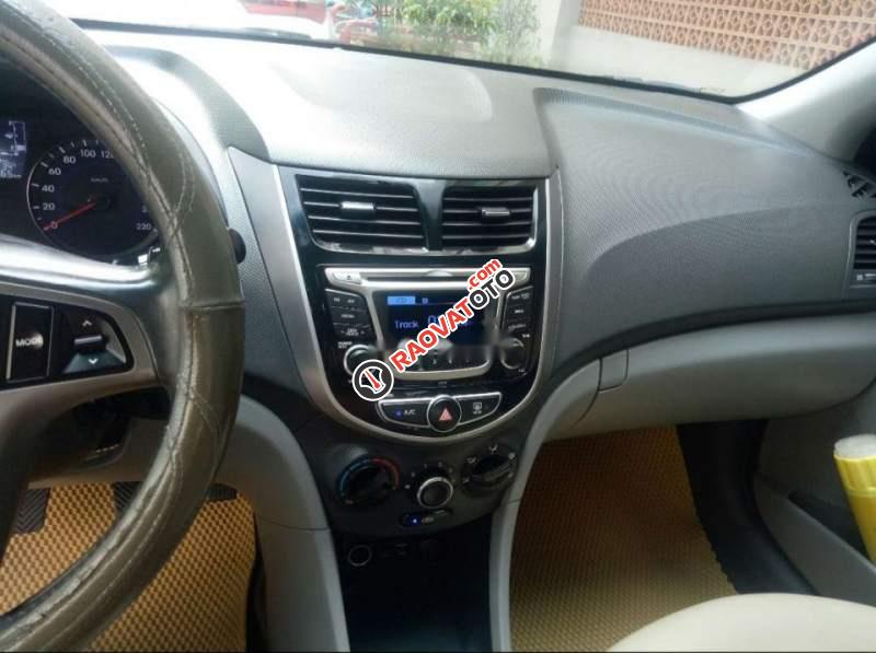 Bán Hyundai Accent sản xuất năm 2015, màu trắng, nhập khẩu-5