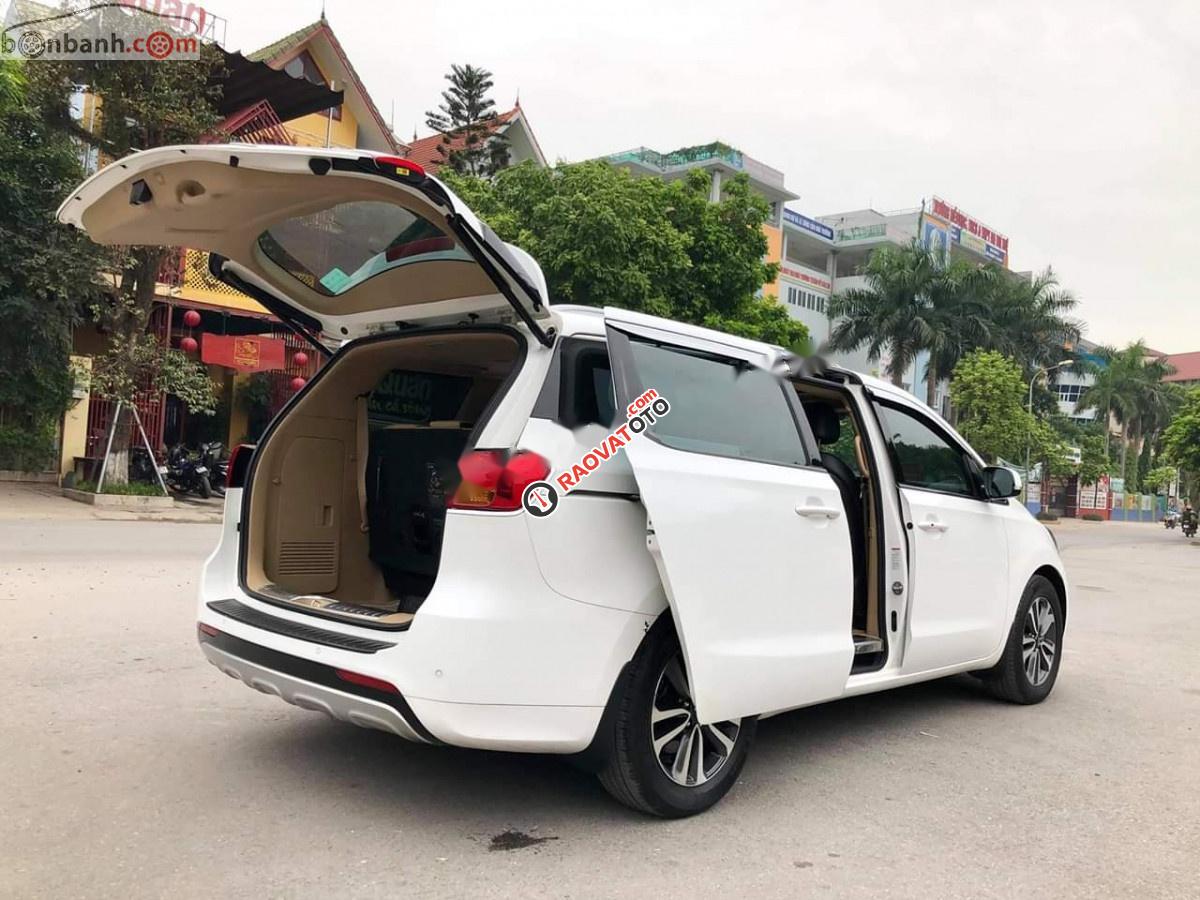 Bán xe Kia Sedona 2.2 CRDi AT năm 2017, màu trắng-2