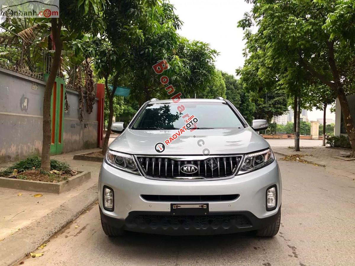 Bán Kia Sorento 2.4 GAT đời 2017, màu bạc, giá chỉ 728 triệu-0