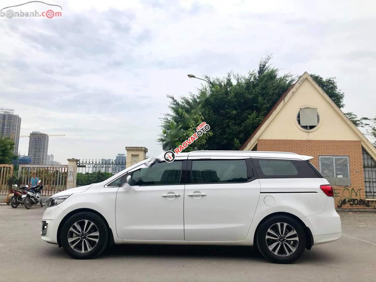 Bán xe Kia Sedona 2.2 CRDi AT năm 2017, màu trắng-3