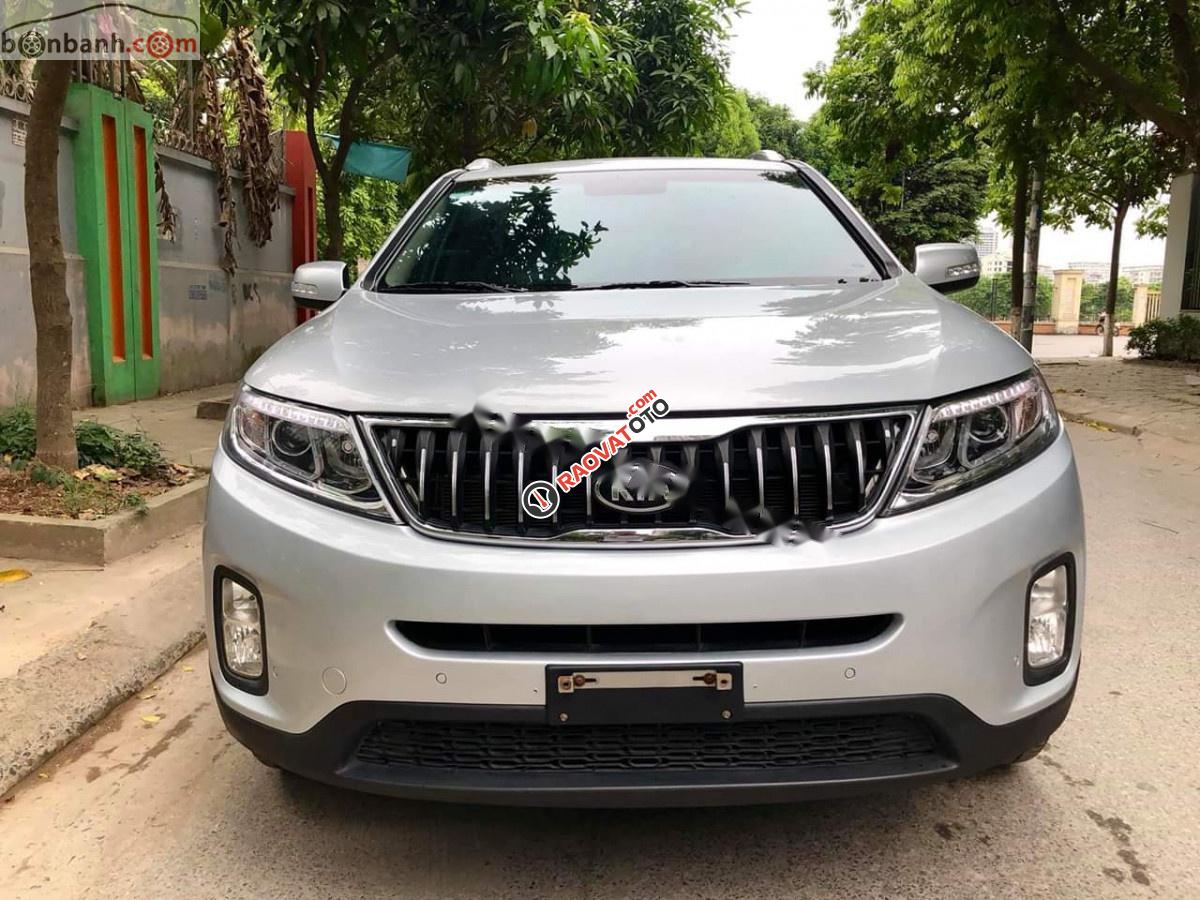 Bán Kia Sorento 2.4 GAT đời 2017, màu bạc, giá chỉ 728 triệu-3