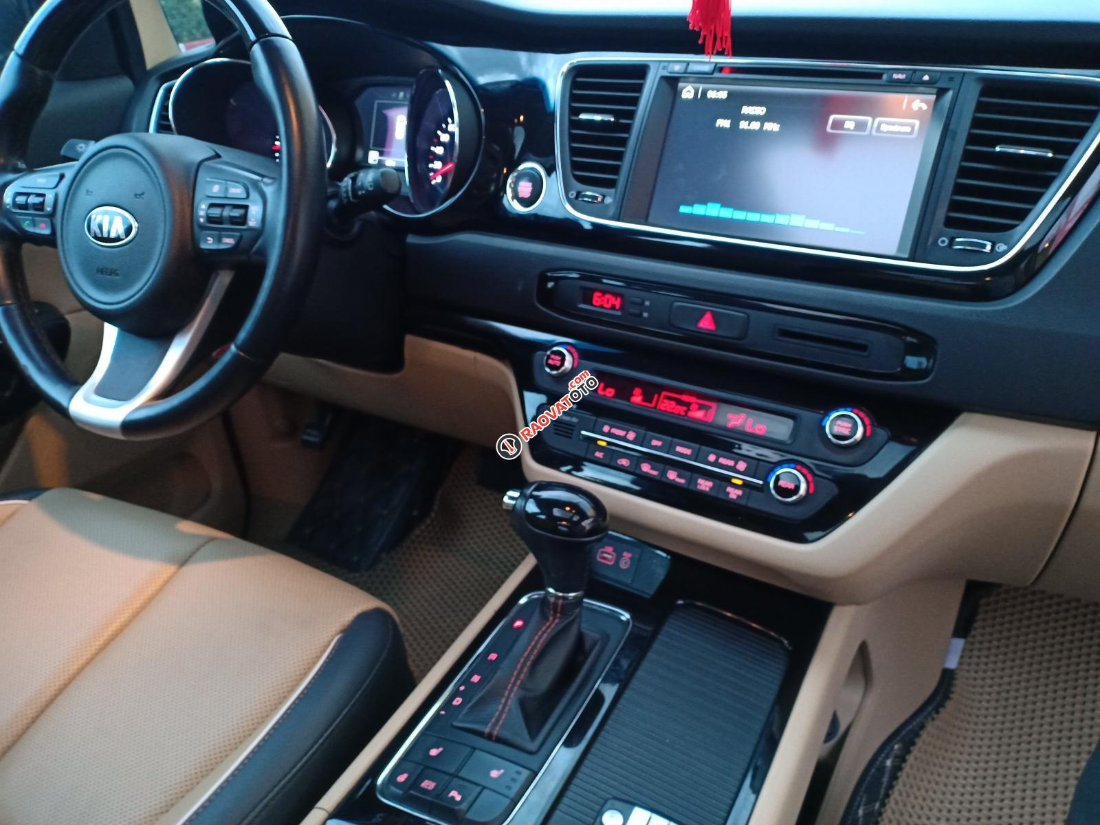 Bán xe Kia Sedona GAT năm sản xuất 2015, màu nâu-14