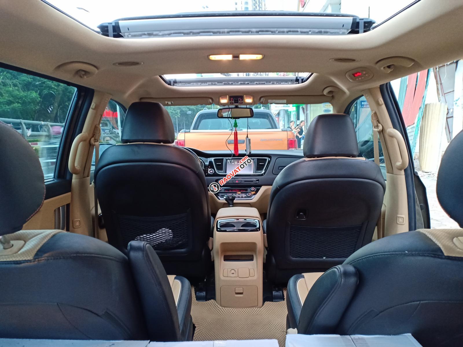Bán xe Kia Sedona GAT năm sản xuất 2015, màu nâu-4