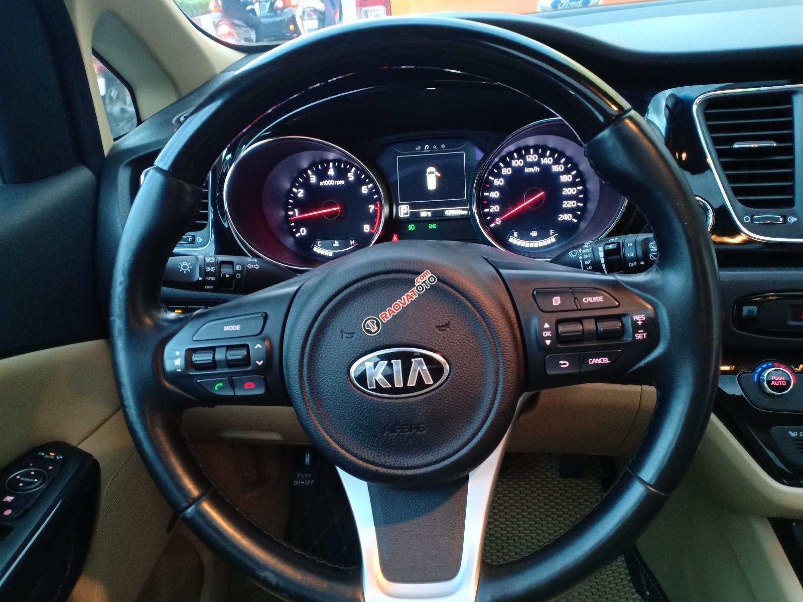 Bán xe Kia Sedona GAT năm sản xuất 2015, màu nâu-13