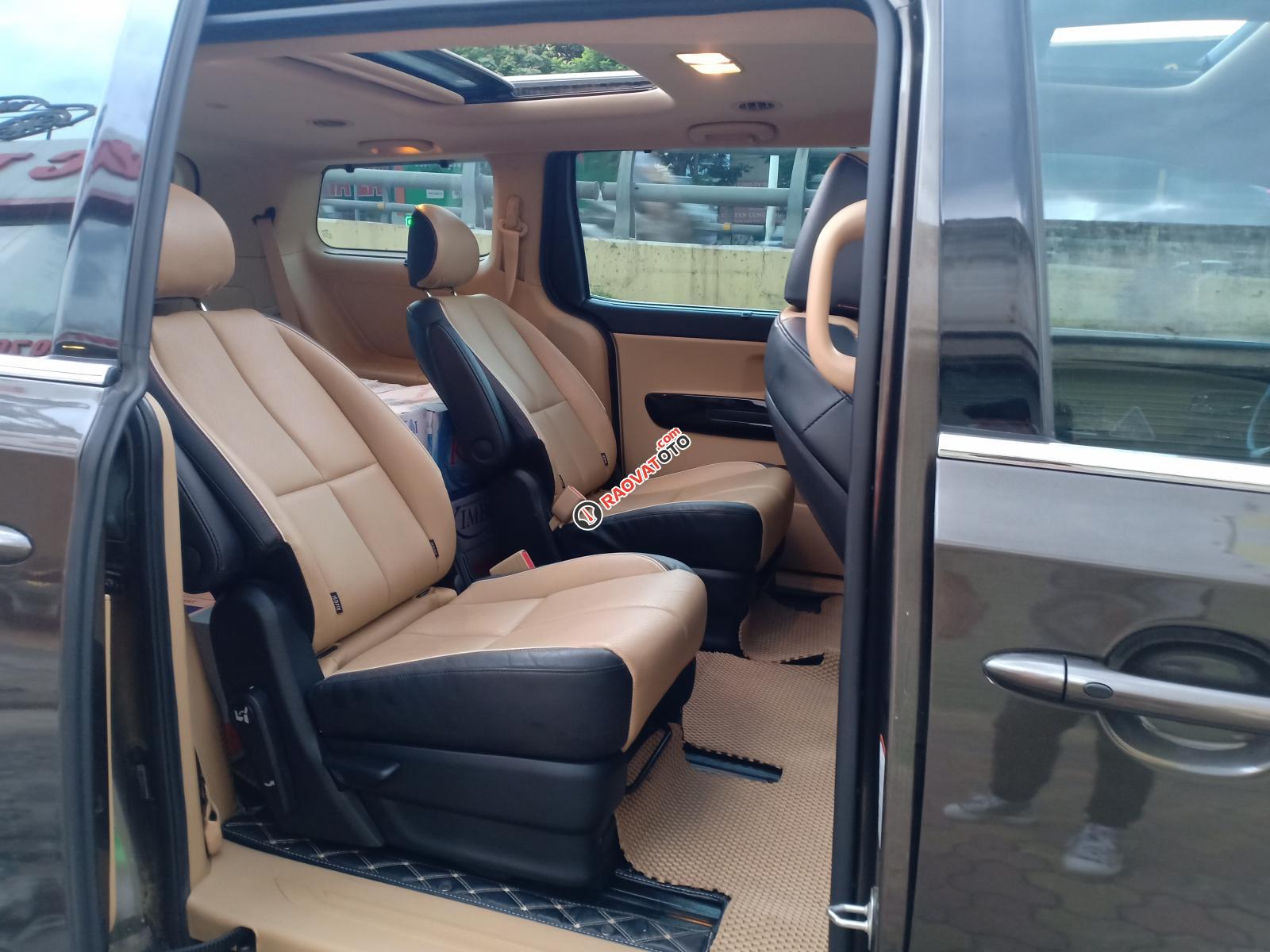 Bán xe Kia Sedona GAT năm sản xuất 2015, màu nâu-6