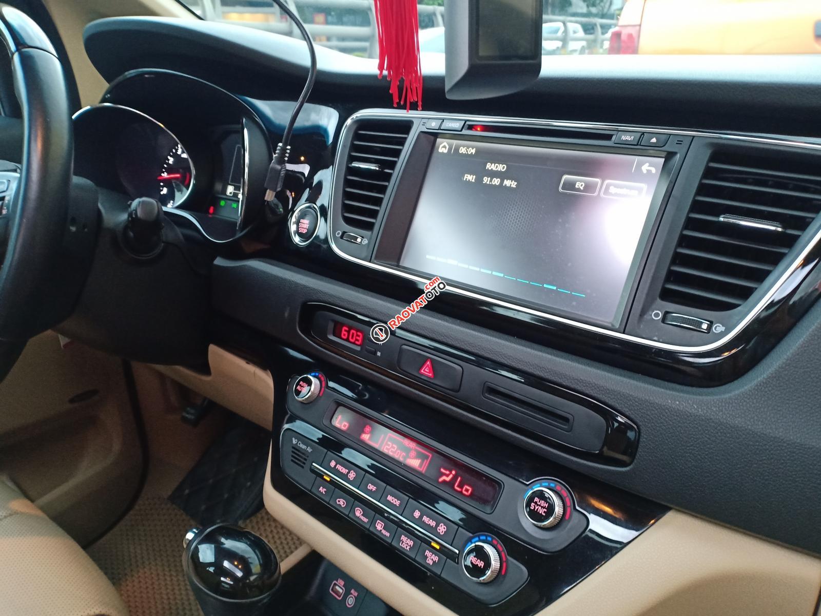 Bán xe Kia Sedona GAT năm sản xuất 2015, màu nâu-10