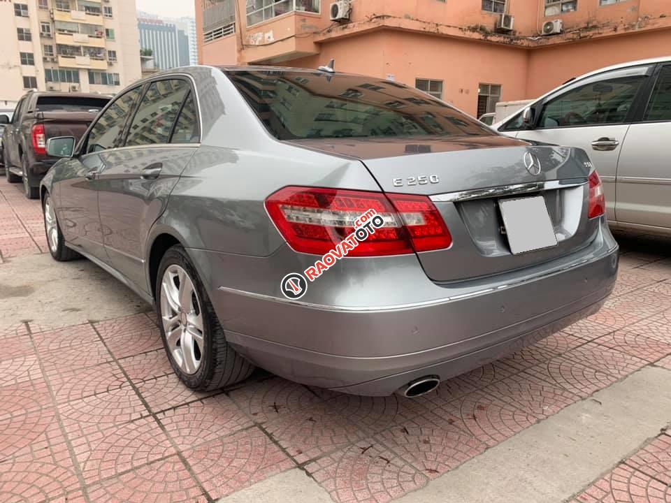 Cần bán xe Mercedes E250 đời 2010 màu xám chính chủ xài kĩ-5
