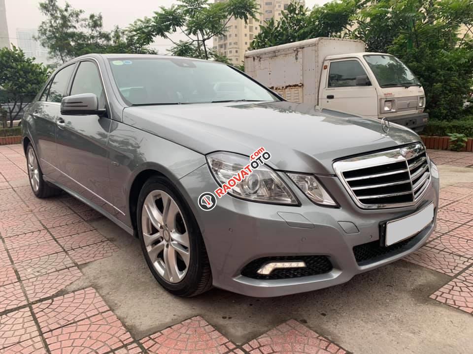 Cần bán xe Mercedes E250 đời 2010 màu xám chính chủ xài kĩ-1