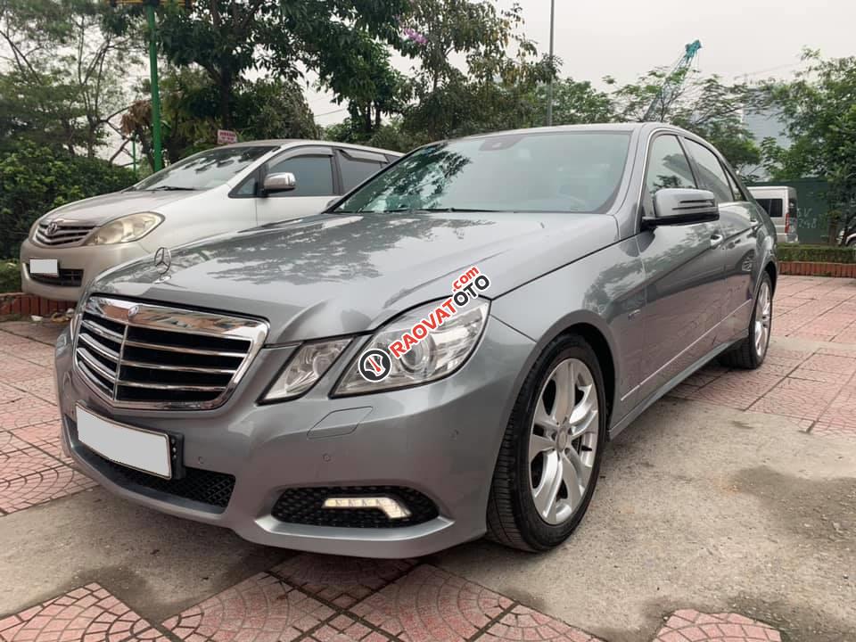 Cần bán xe Mercedes E250 đời 2010 màu xám chính chủ xài kĩ-0