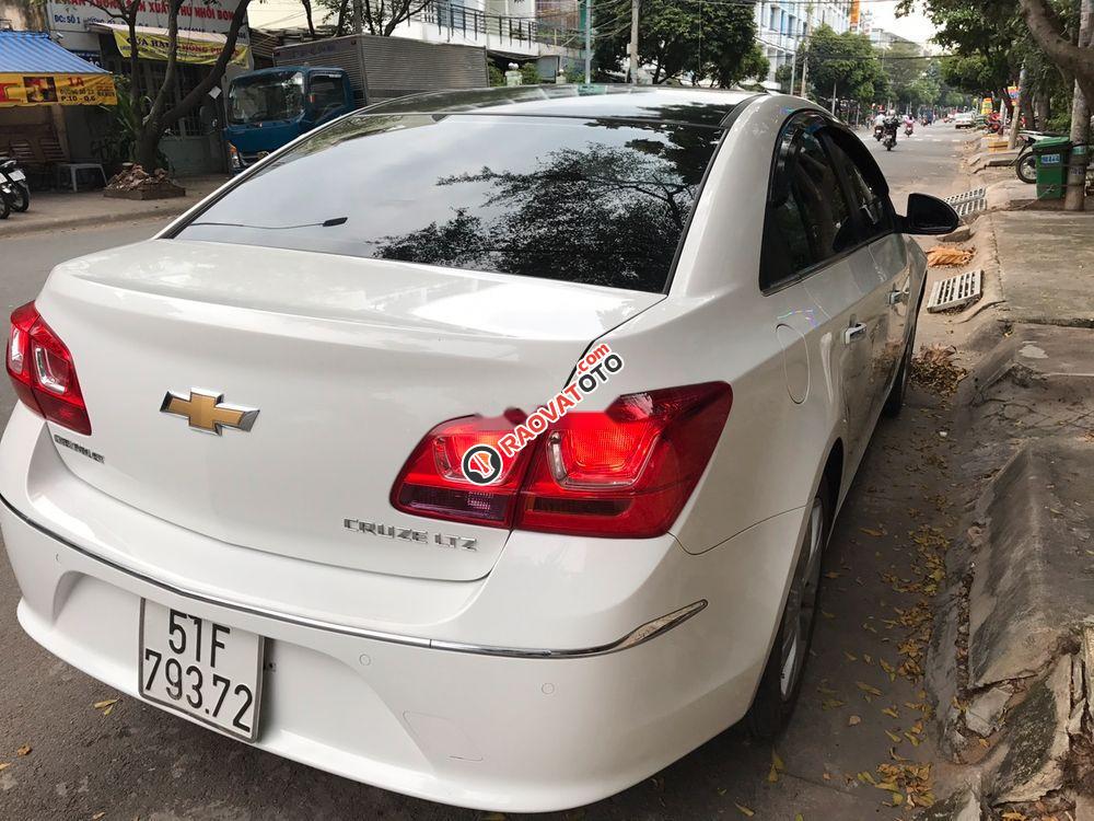 Cần bán gấp Chevrolet Cruze LTZ 1.8L sản xuất năm 2016, màu trắng, xe đi được 40.000 km-1