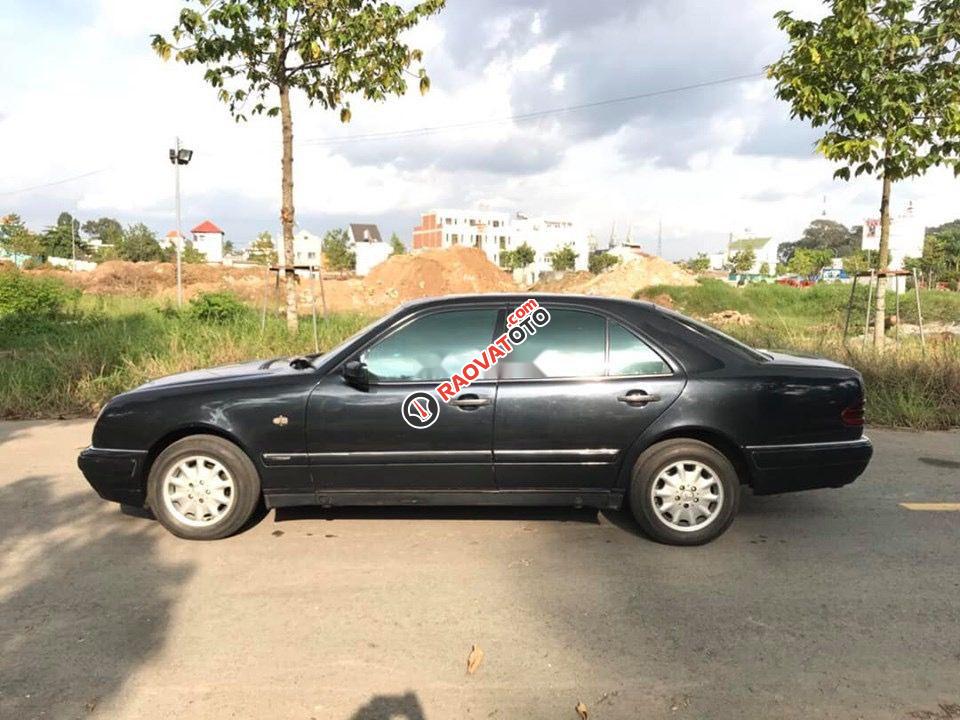 Bán Mercedes E230 1996, màu đen -0