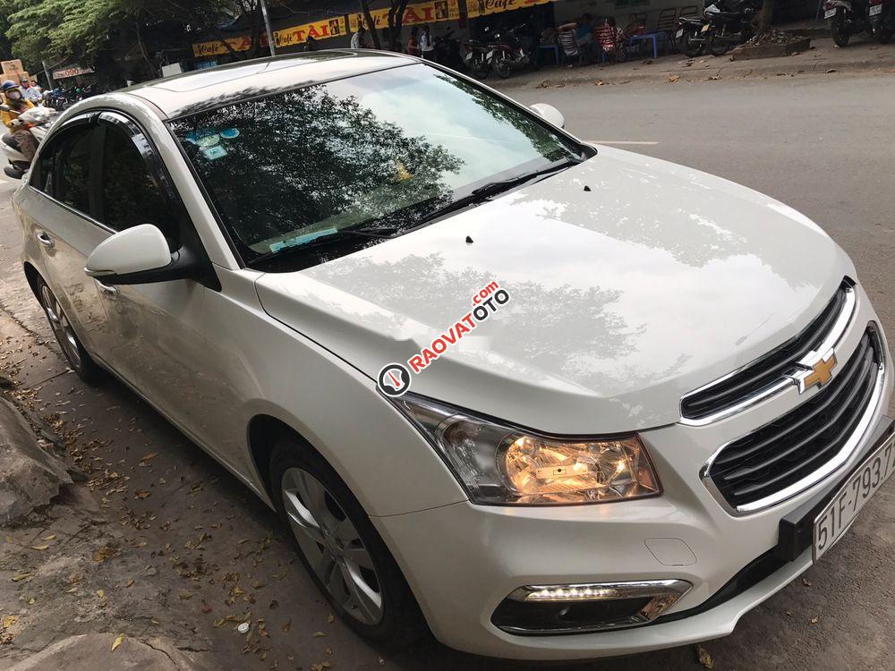 Cần bán gấp Chevrolet Cruze LTZ 1.8L sản xuất năm 2016, màu trắng, xe đi được 40.000 km-0