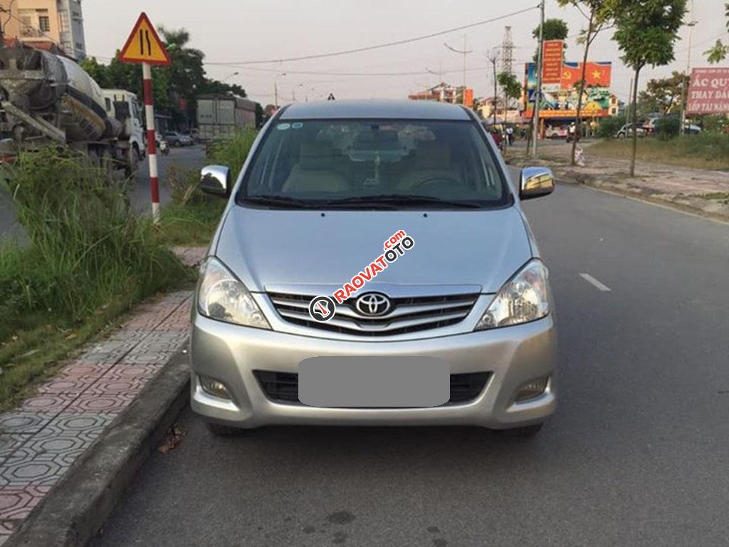 Bán Toyota Innova MT đời 2011, màu bạc số sàn, giá 397tr-6