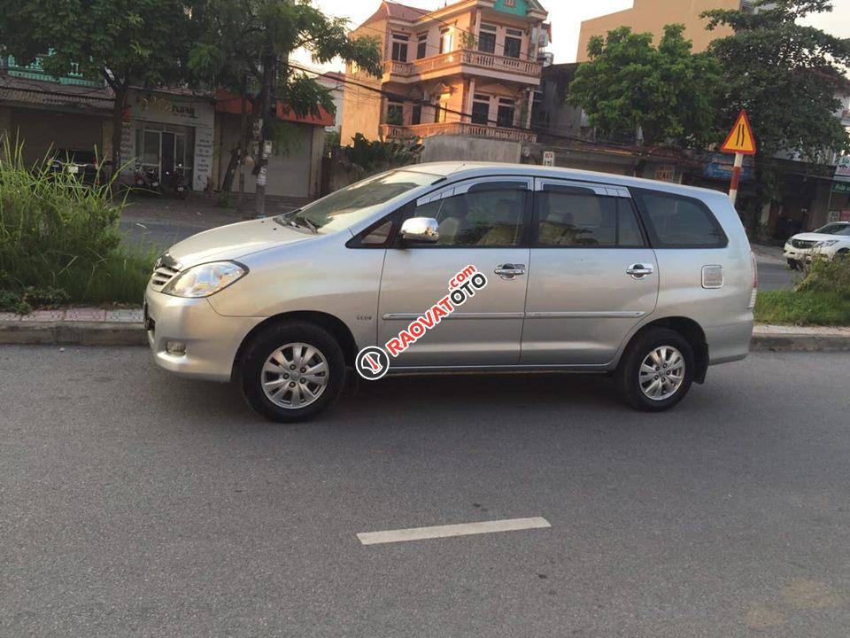 Bán Toyota Innova MT đời 2011, màu bạc số sàn, giá 397tr-5