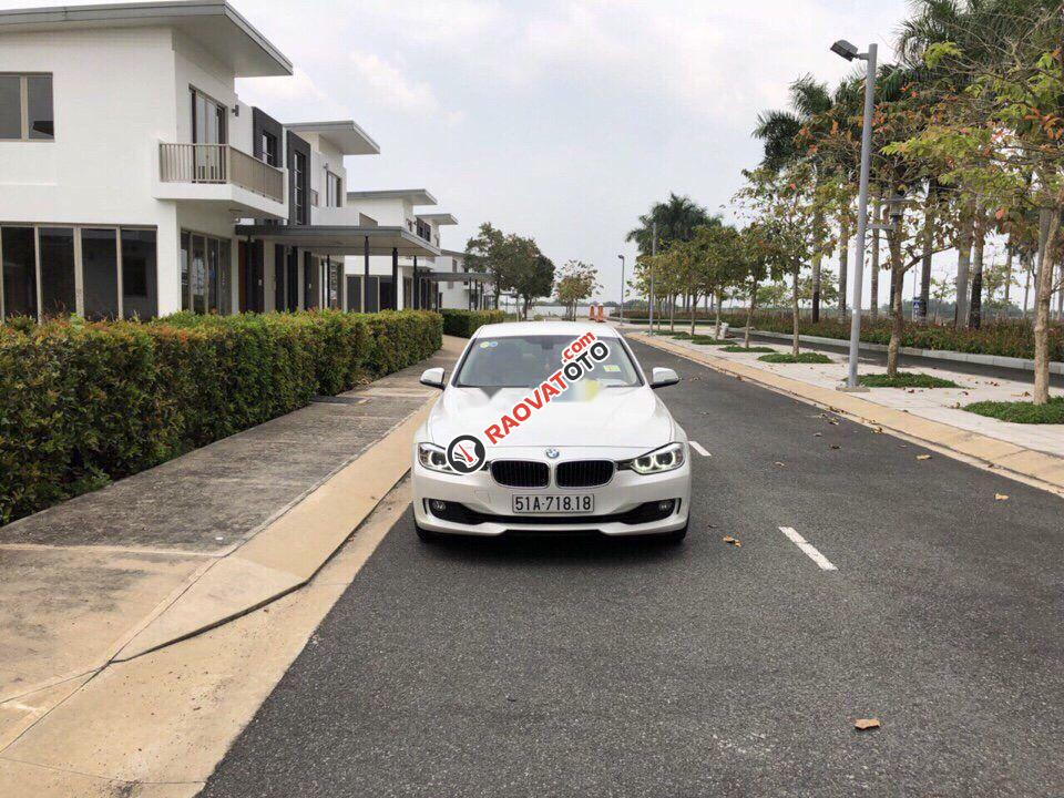 Cần bán xe BMW 3 Series 320i năm sản xuất 2014, màu trắng, giá chỉ 860 triệu-1