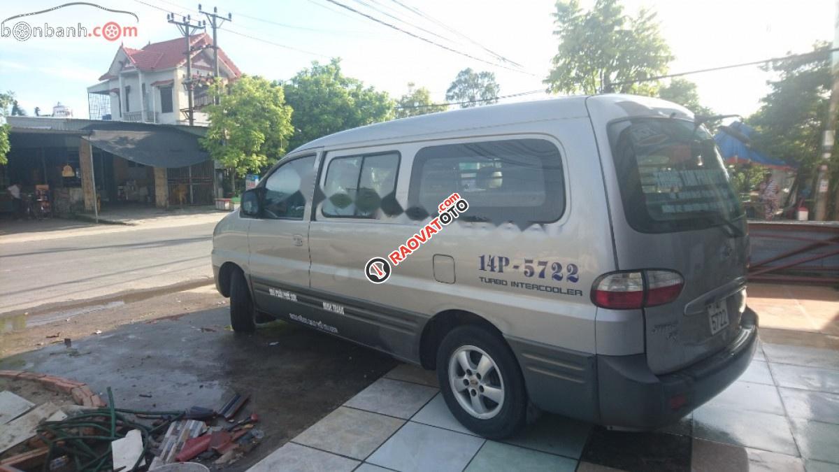 Xe Hyundai Starex GRX năm sản xuất 2005, màu bạc, xe nhập -3