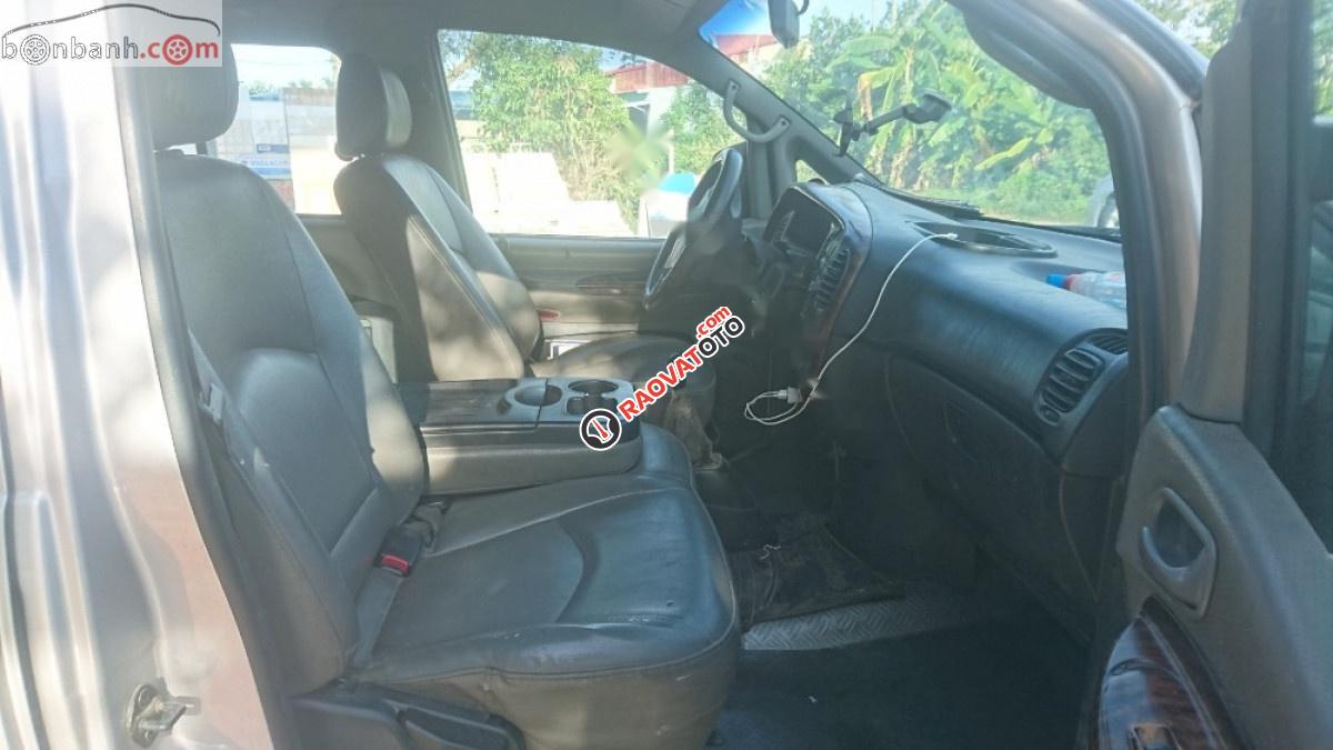 Xe Hyundai Starex GRX năm sản xuất 2005, màu bạc, xe nhập -0