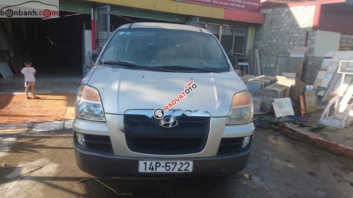 Xe Hyundai Starex GRX năm sản xuất 2005, màu bạc, xe nhập -1