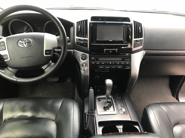 Bán xe Toyota Land Cruiser VX 2015 sản xuất 2015, tên cty một chủ-6