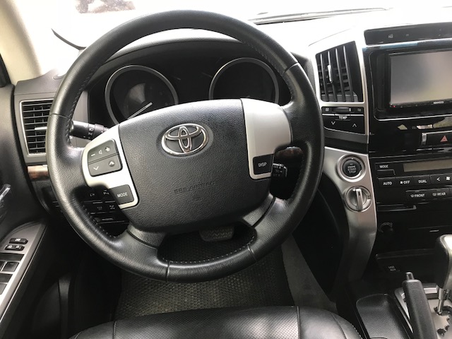 Bán xe Toyota Land Cruiser VX 2015 sản xuất 2015, tên cty một chủ-8