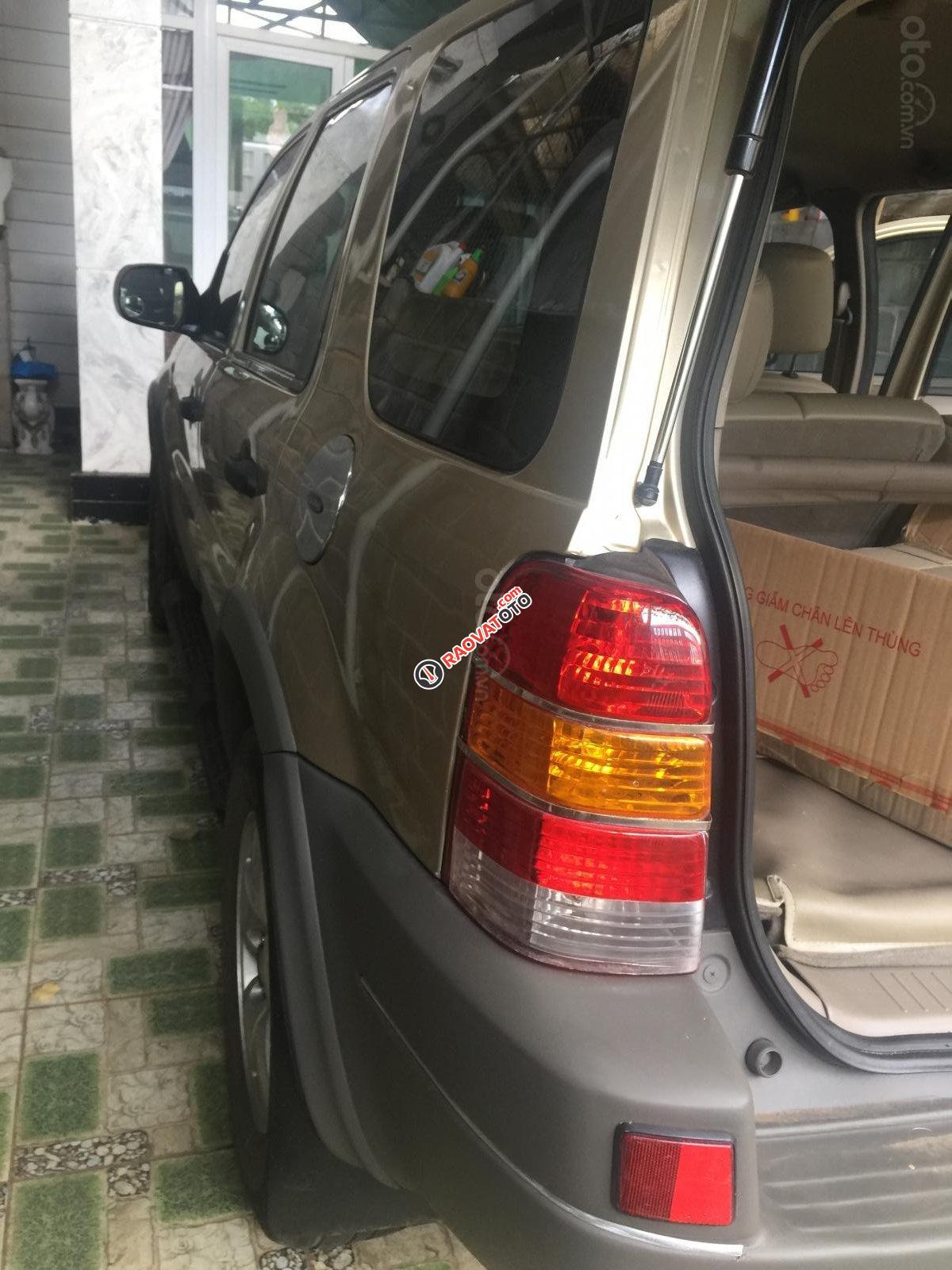 Cần bán xe Ford Escape XLT năm sản xuất 2003, màu vàng-7