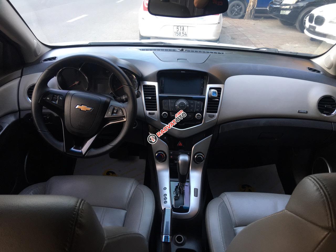 Cần bán xe Chevrolet Cruze 1.8 LTZ 2015, màu trắng-4