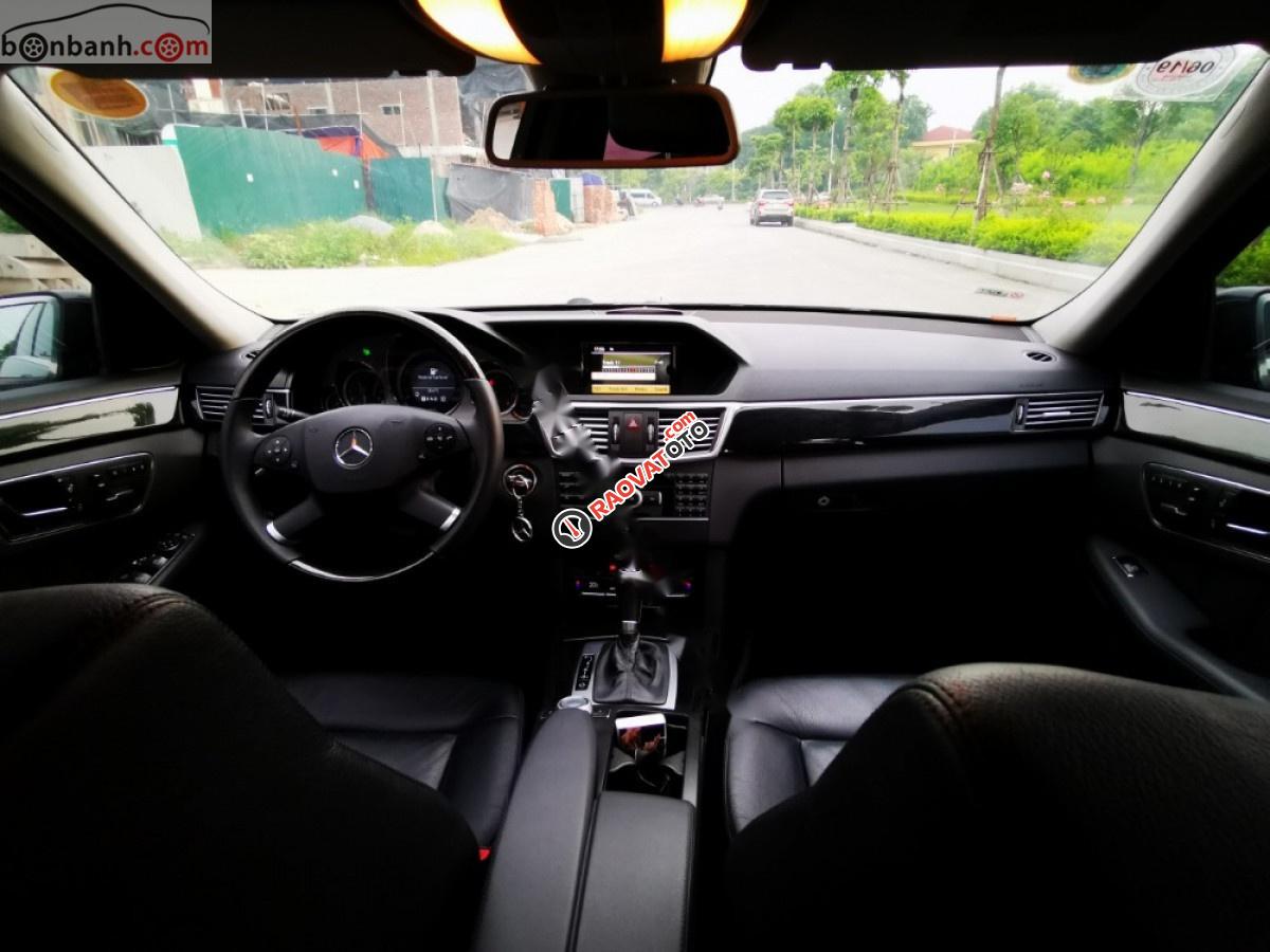 Bán Mercedes E250 sản xuất 2010, màu đen, biển số HN tên cá nhân - Odo 8 vạn km-3