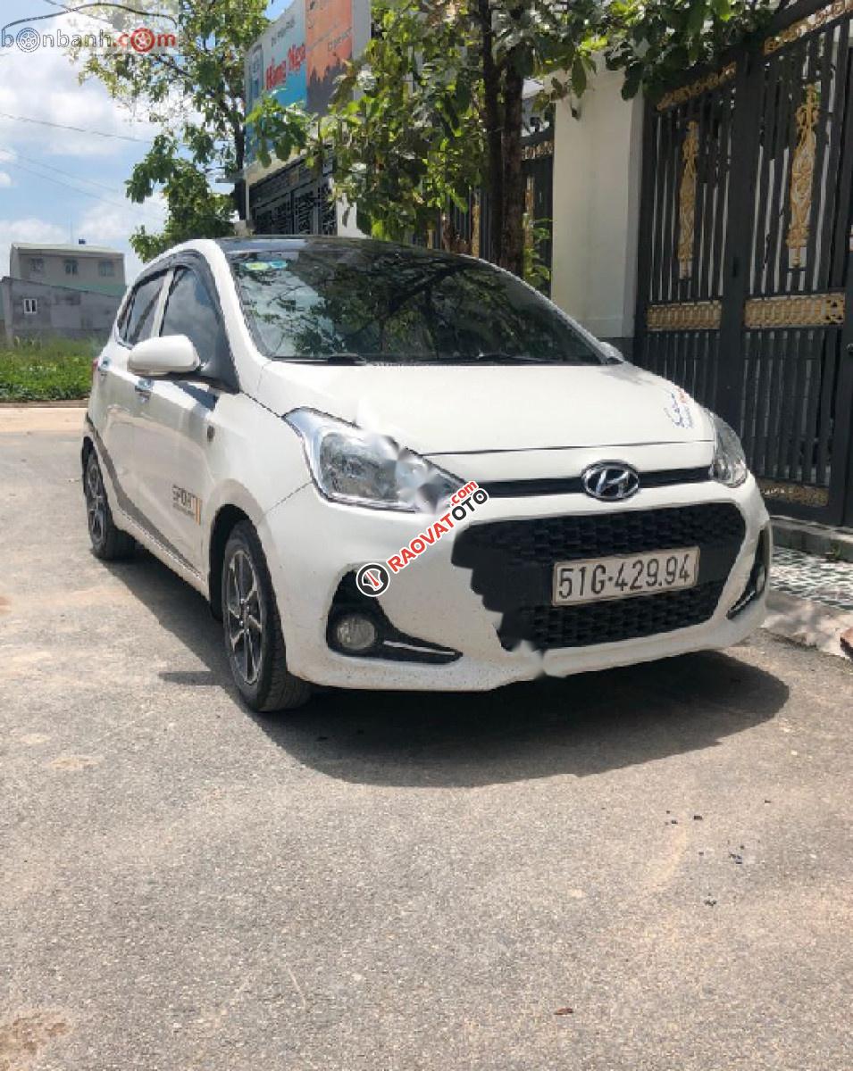 Bán Hyundai Grand i10 đời 2017 số sàn, màu trắng, xe gia đình sử dụng-1